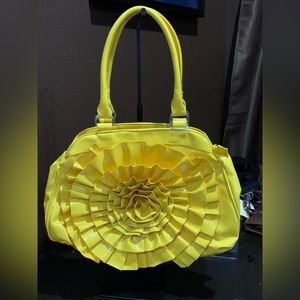 Reposh this beautiful sunflower purse in great condition.